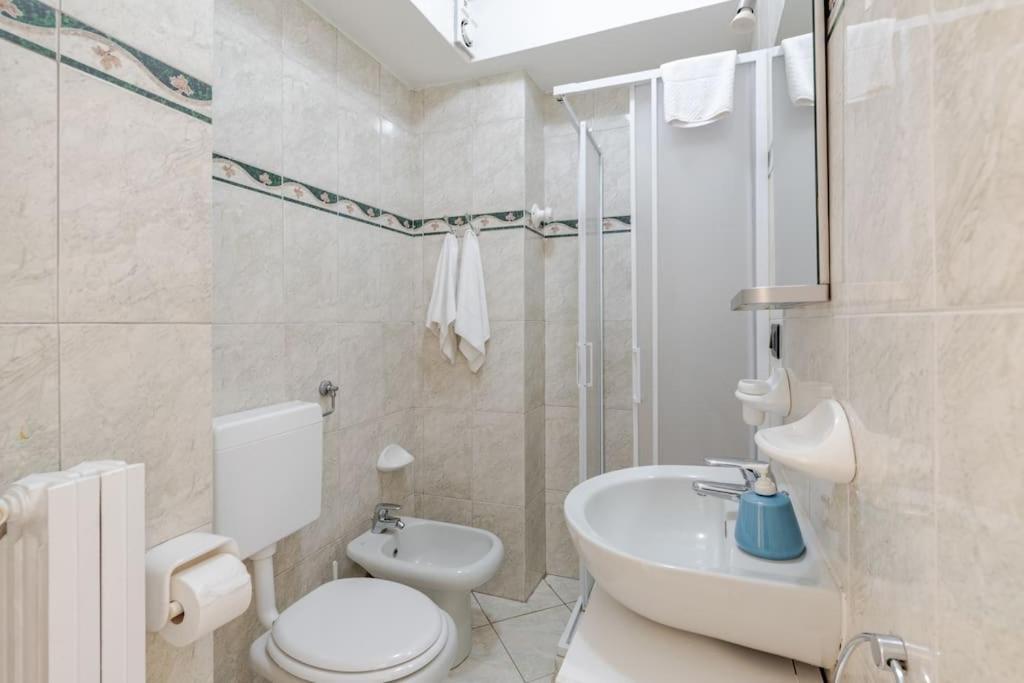 Casa Regina 3, Nel Centro Di Alba! Apartment Luaran gambar